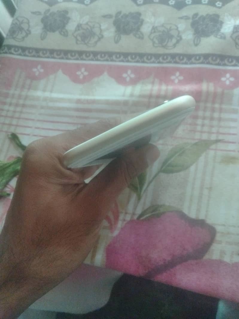 Apple iPhone 6S 1