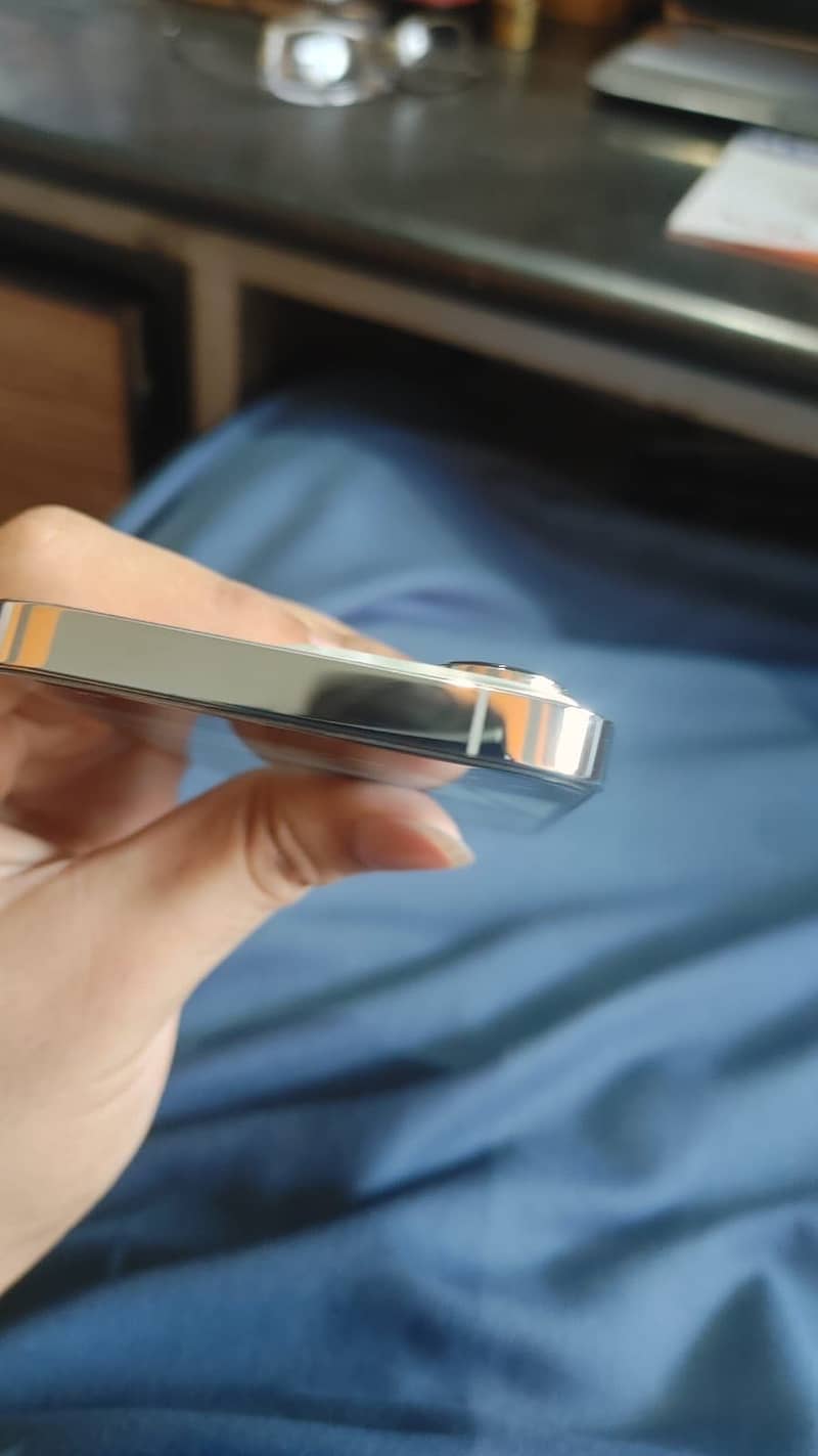 Apple iPhone 13 Pro 4