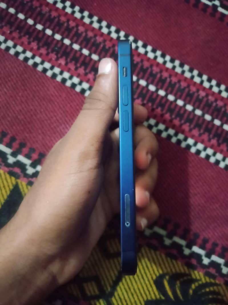 iphone 12 mini 4