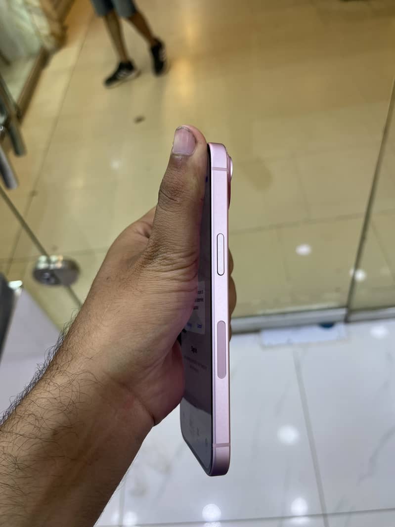 Apple iPhone 15 4