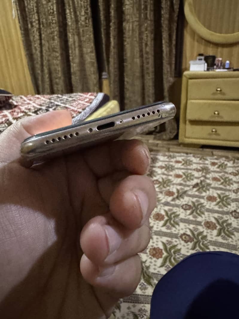 Apple iPhone X 3