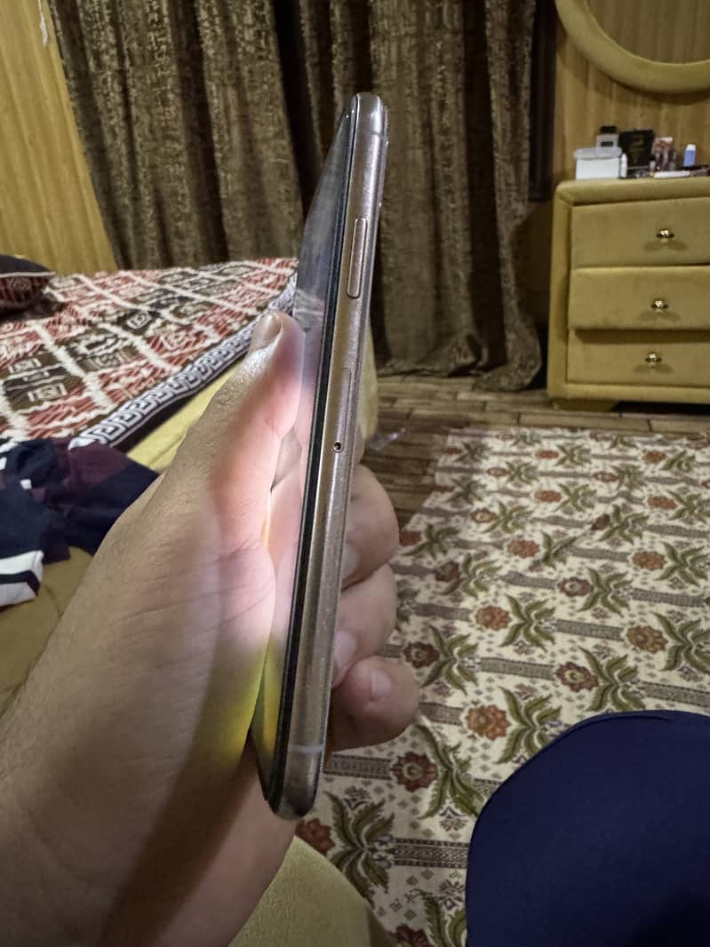 Apple iPhone X 4