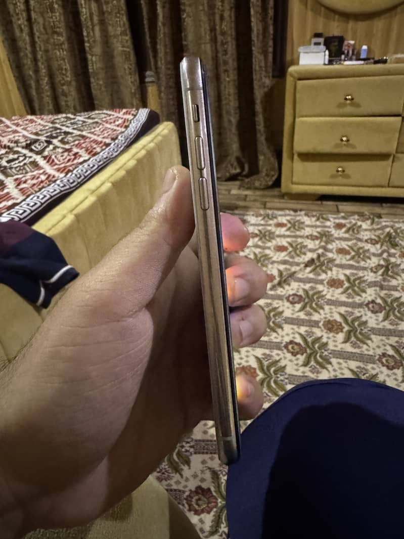Apple iPhone X 5
