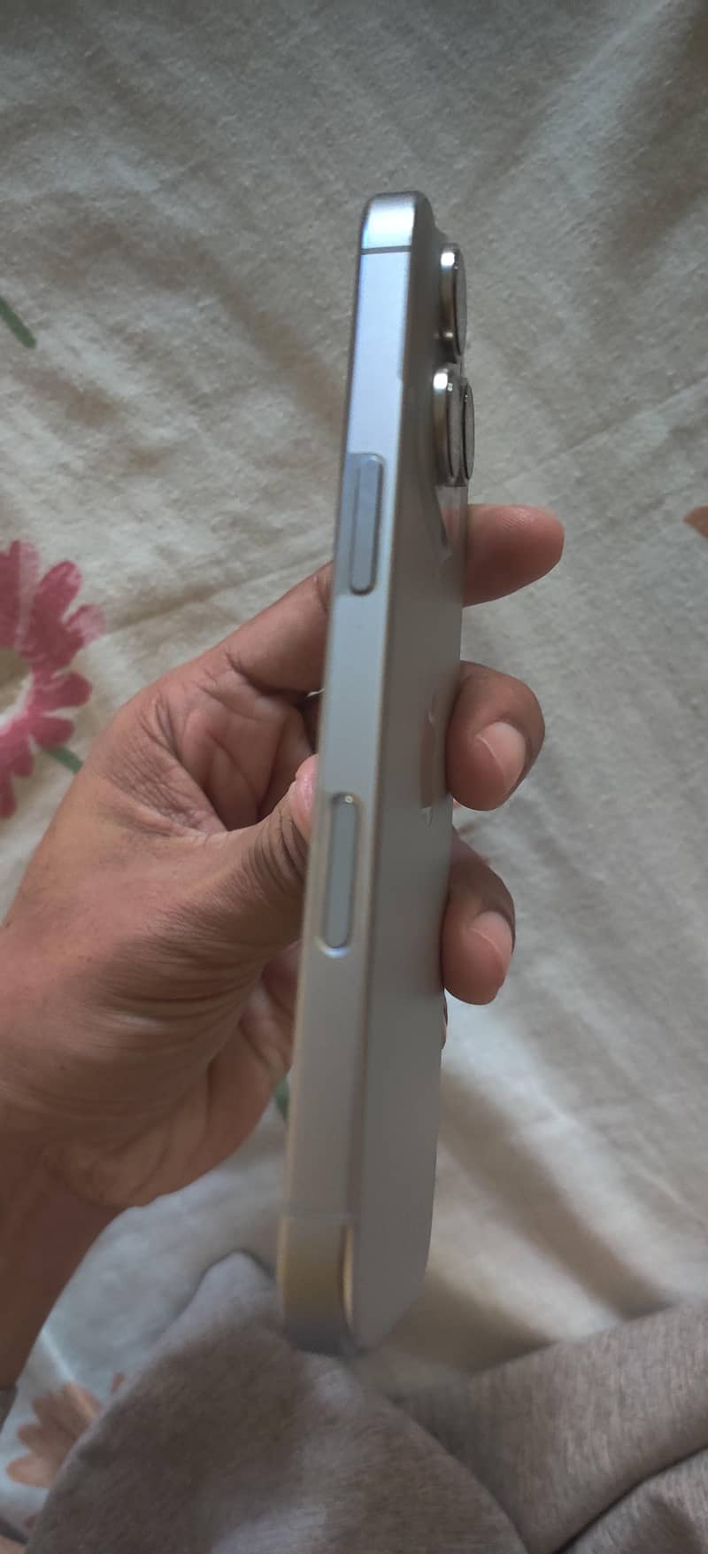 Apple iPhone 16 Pro 2