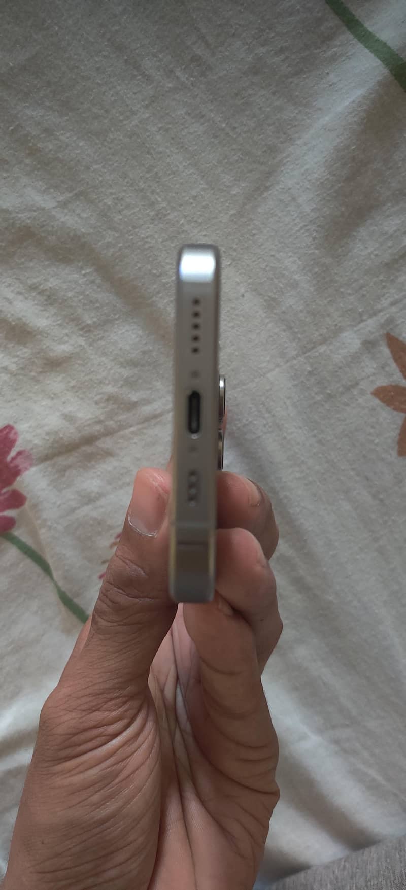 Apple iPhone 16 Pro 3