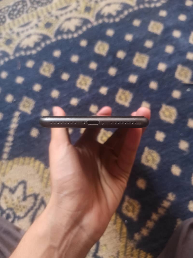 Apple iPhone 8 Plus 3