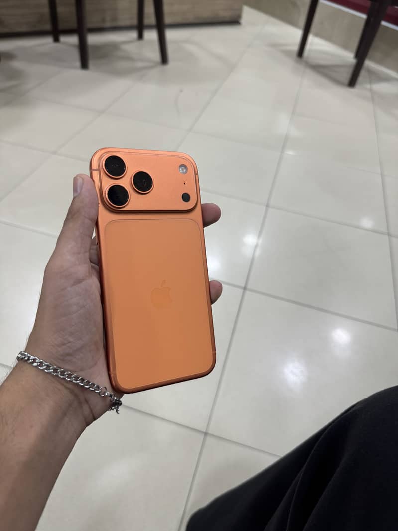 Apple iPhone 17 Pro Max 4