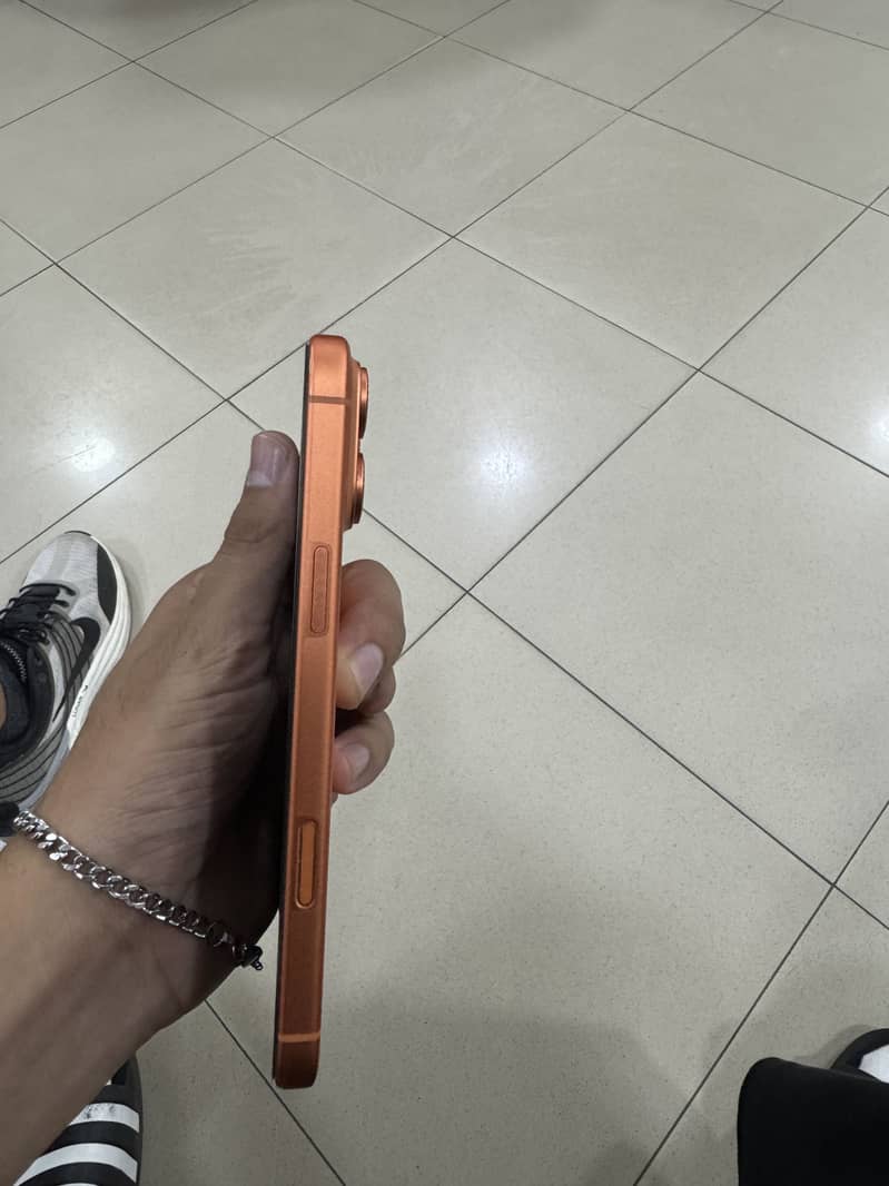 Apple iPhone 17 Pro Max 5