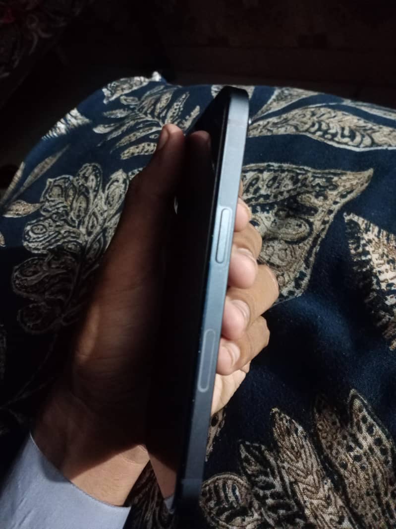 Apple iPhone 13 2