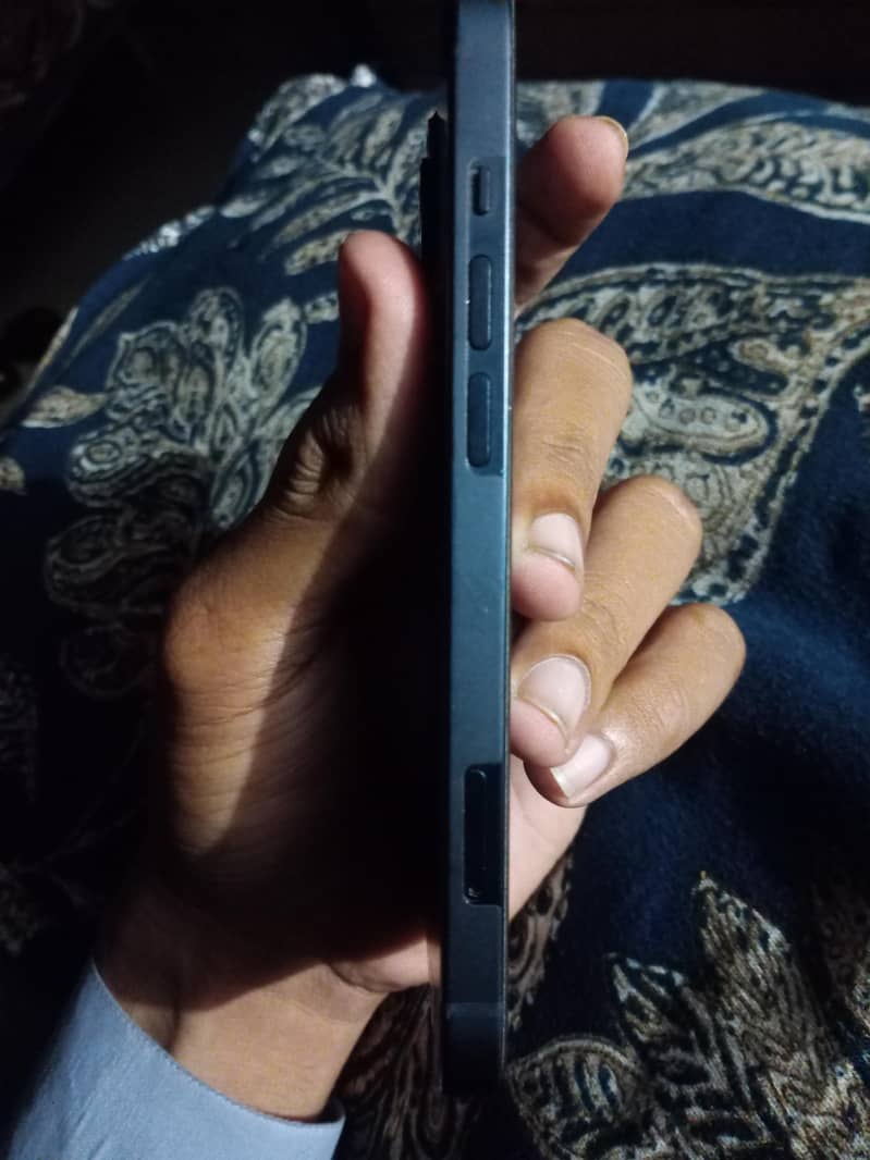 Apple iPhone 13 3