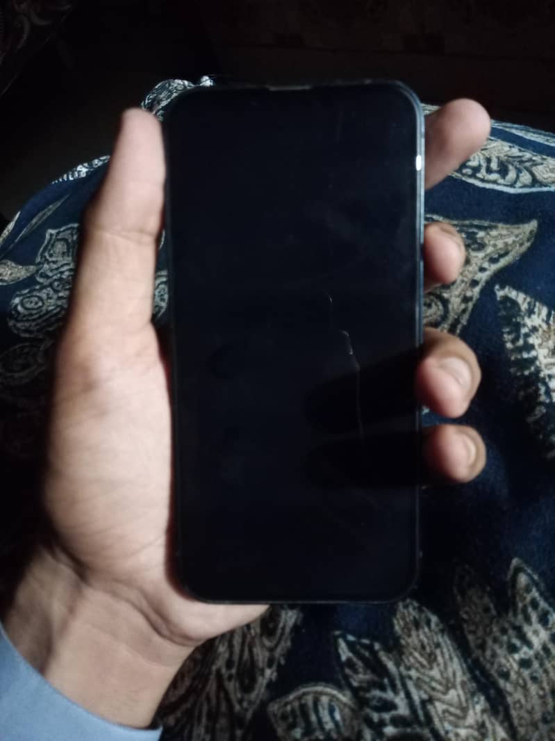 Apple iPhone 13 4
