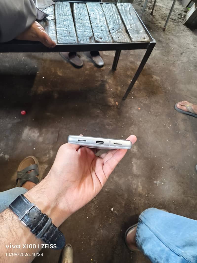 Google Pixel 7a 1