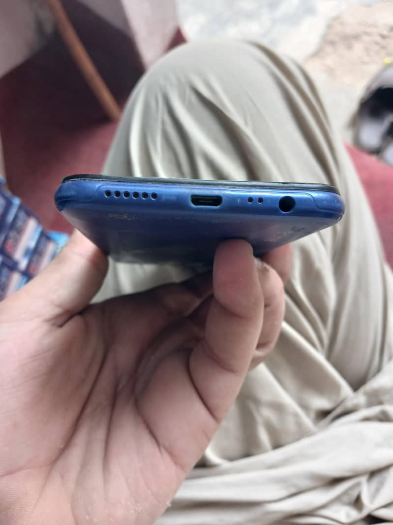 realme C2 4
