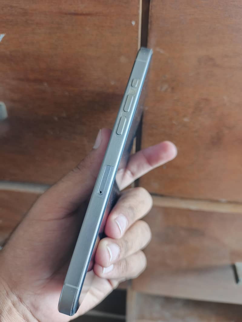 Apple iPhone 15 Pro Max 2