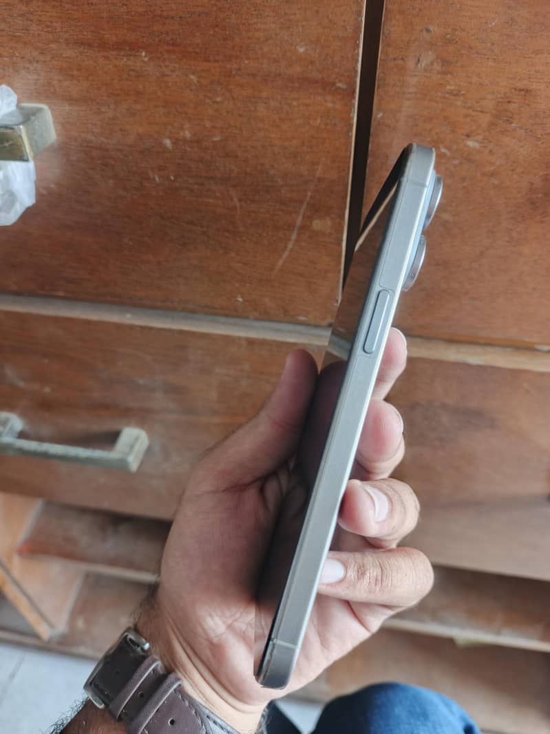 Apple iPhone 15 Pro Max 3