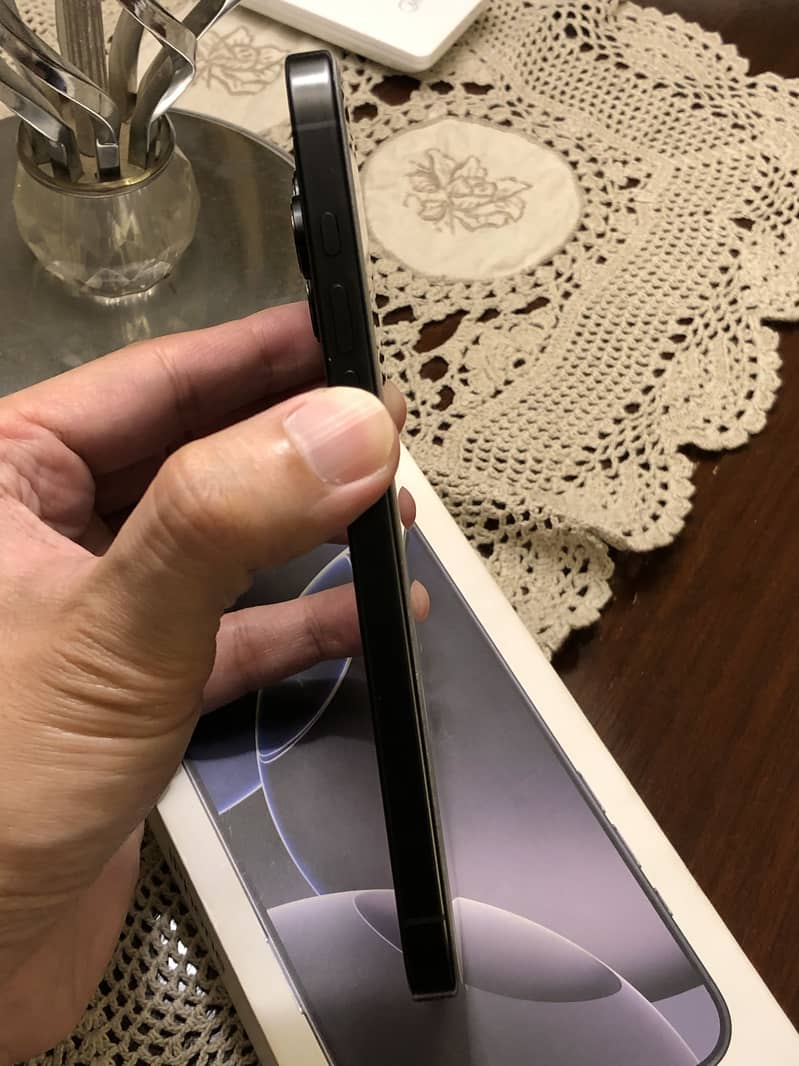 Apple iPhone 16 Pro Max 4