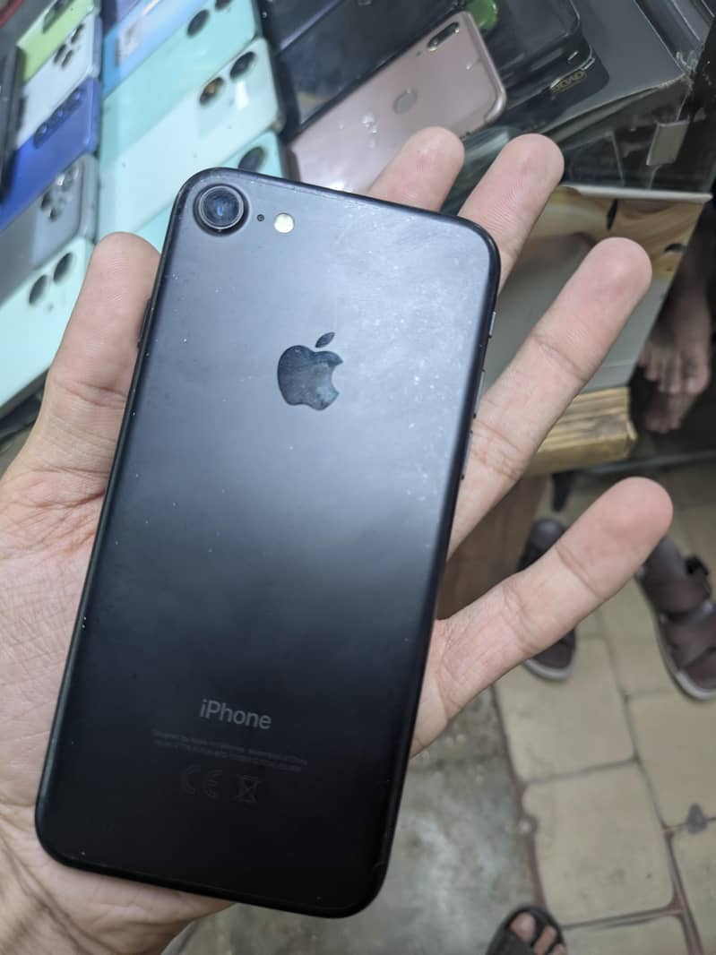 Apple iPhone 7 0
