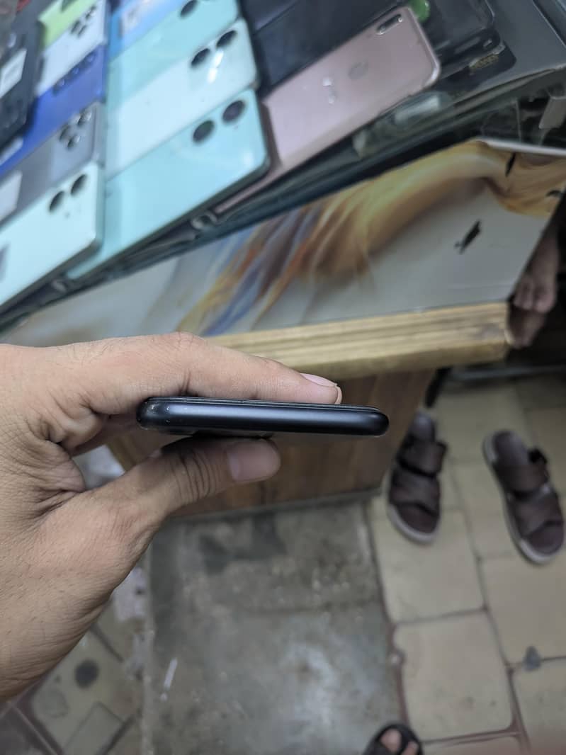 Apple iPhone 7 3