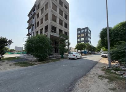 4 MARLA BUILDING WITH BASEMENT, MAZENINE & GROUND FLOOR IS AVAILABLE FOR RENT