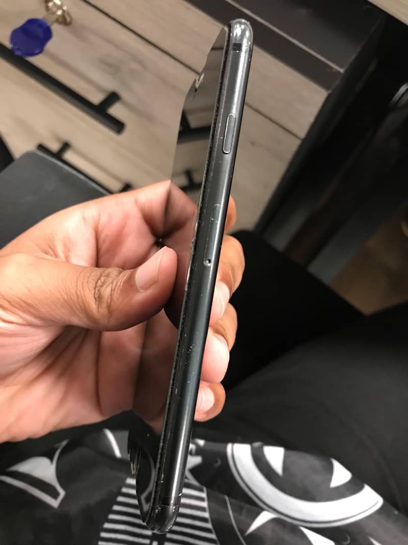 Apple iPhone 7 3