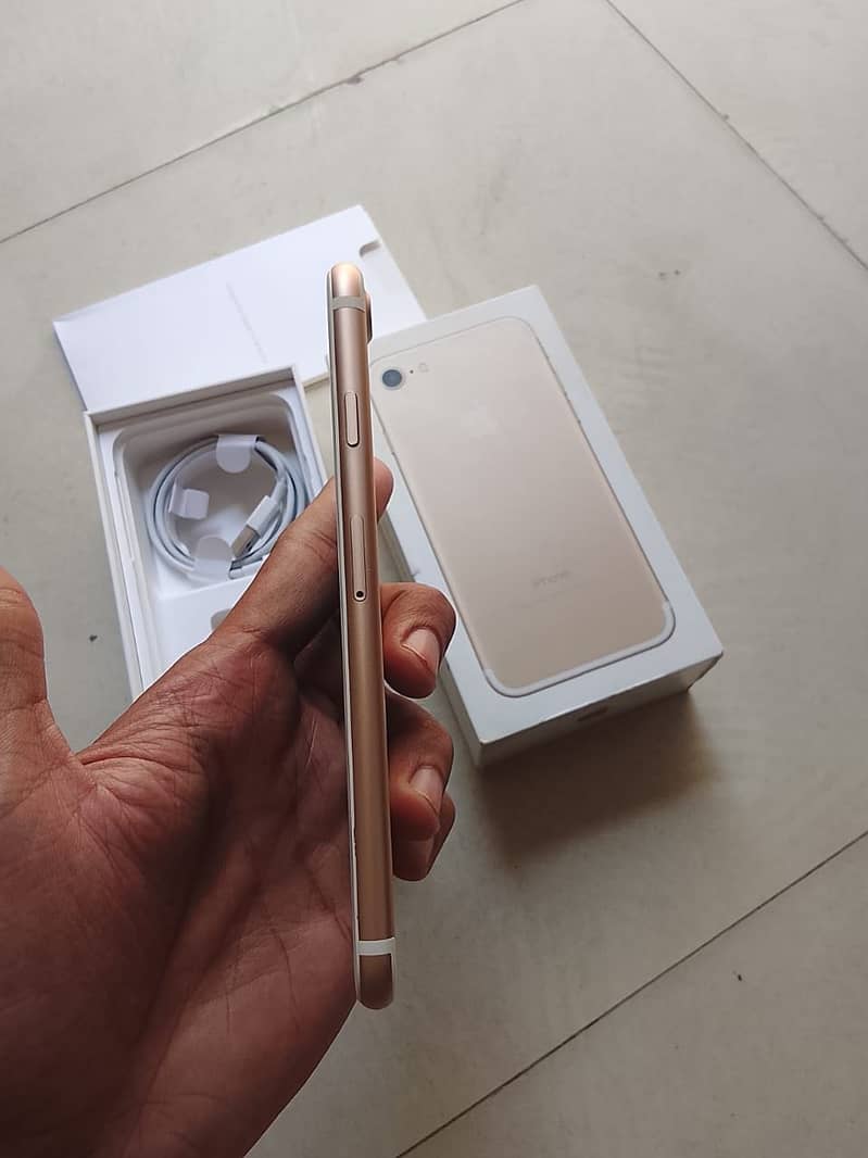 Apple iPhone 7 7