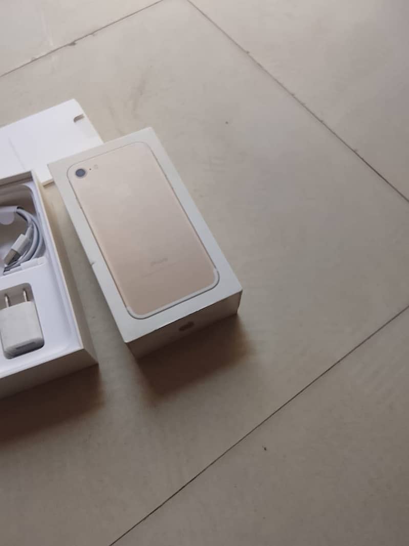 Apple iPhone 7 10