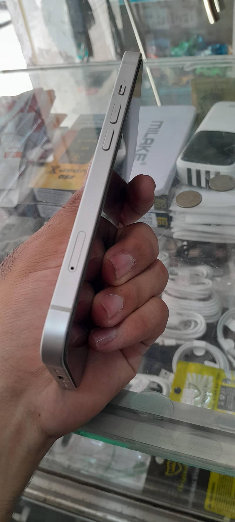 Apple iPhone 13 2