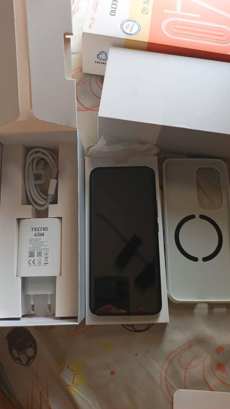 Tecno Spark 40 pro Plus 5