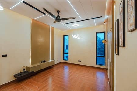 Ideal 20 Marla House Available In Bahria Town - Overseas B, Lahore