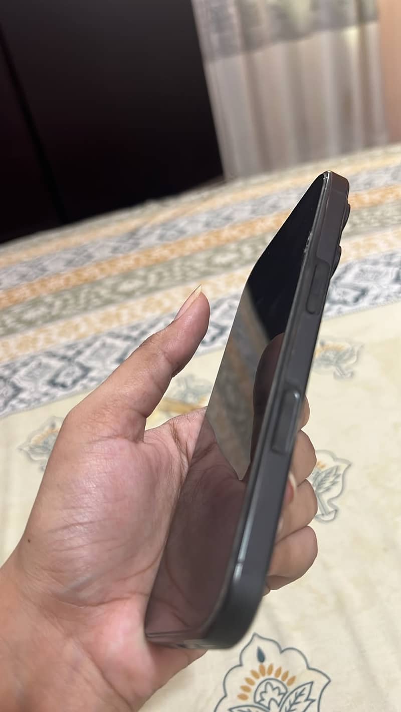 Apple iPhone 16 Pro 1