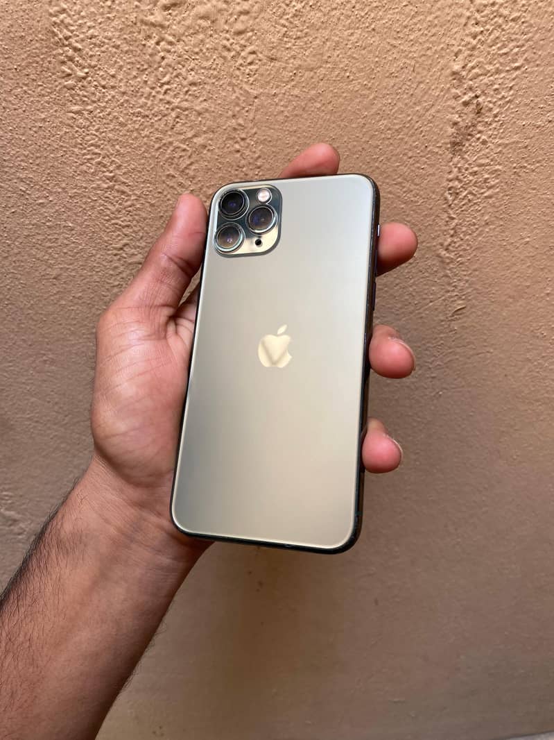 Apple iPhone 11 Pro Max 4