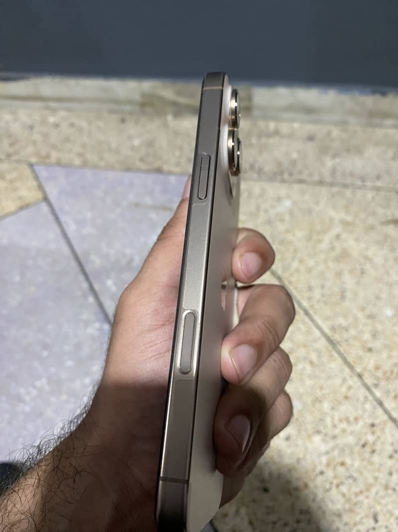 Apple iPhone 16 Pro Max 5