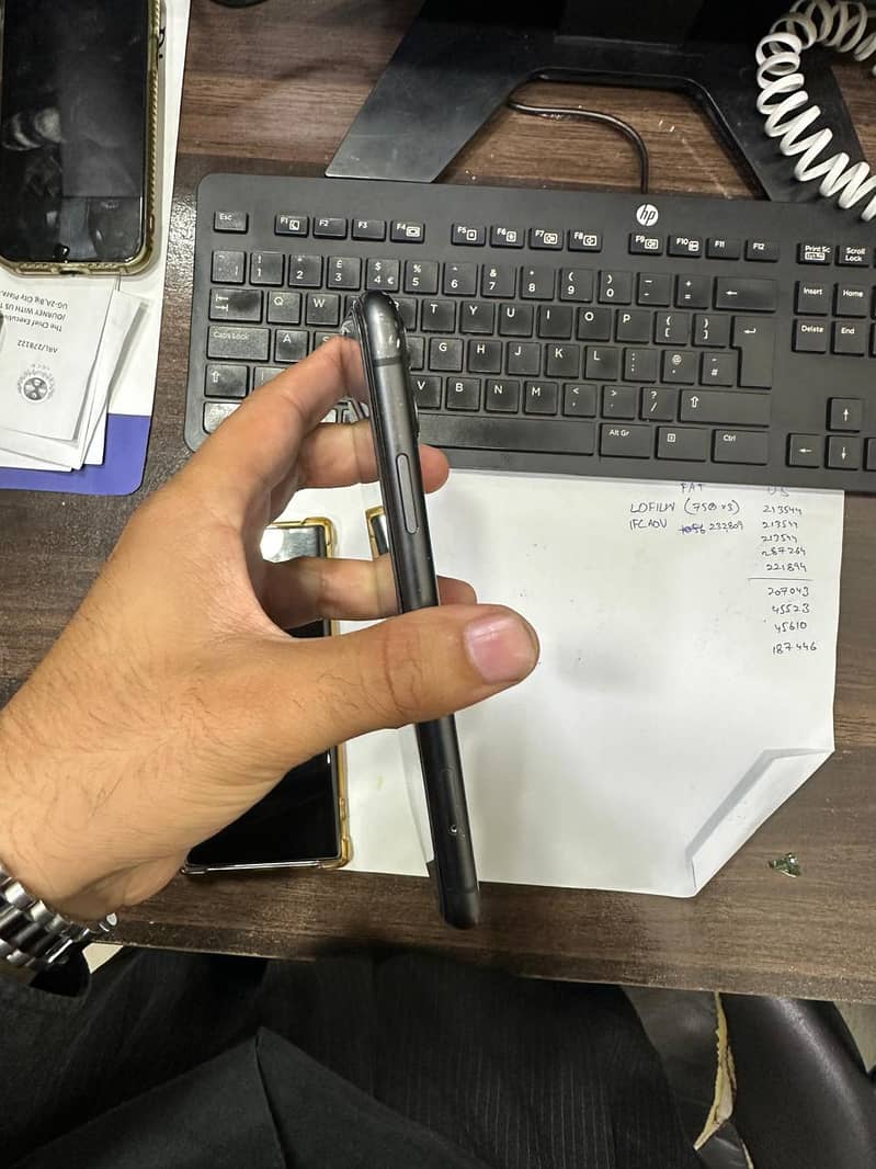 Apple iPhone 11 3
