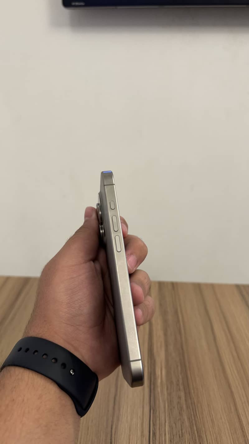 Apple iPhone 15 Pro 3