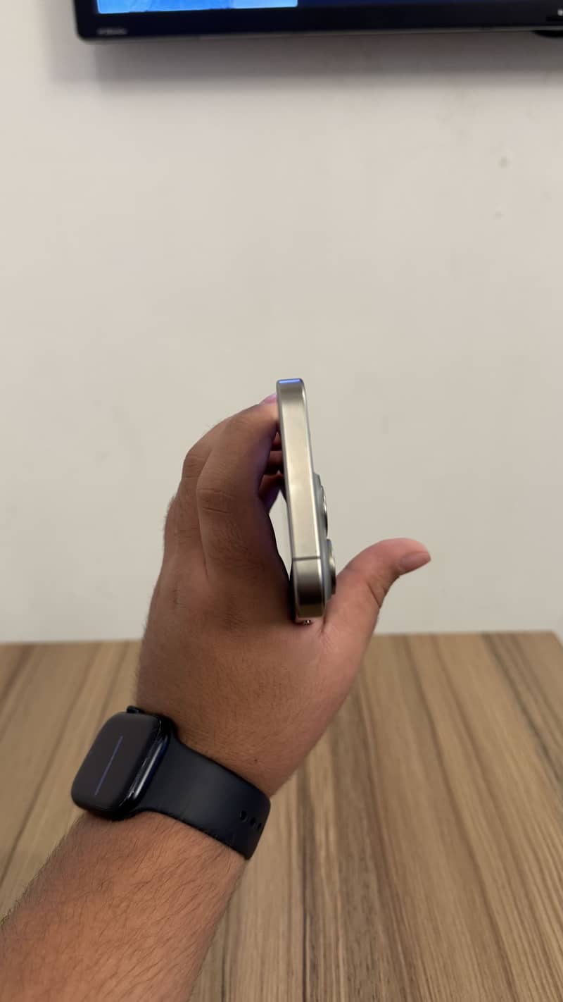 Apple iPhone 15 Pro 4