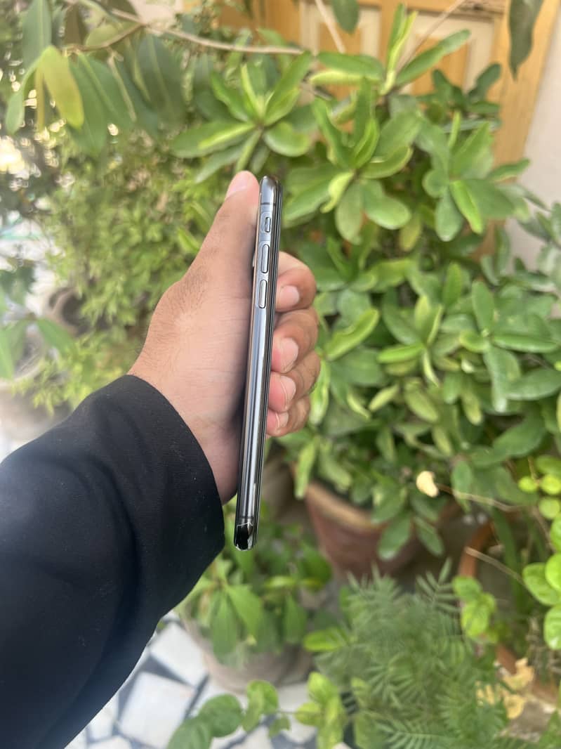 Apple iPhone X 3