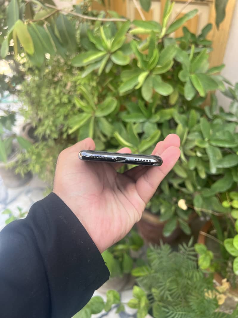 Apple iPhone X 5
