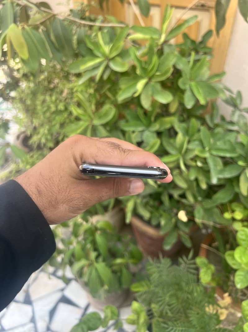 Apple iPhone X 6