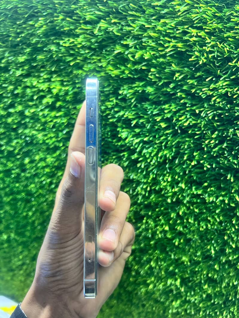 Apple iPhone 12 Pro 6