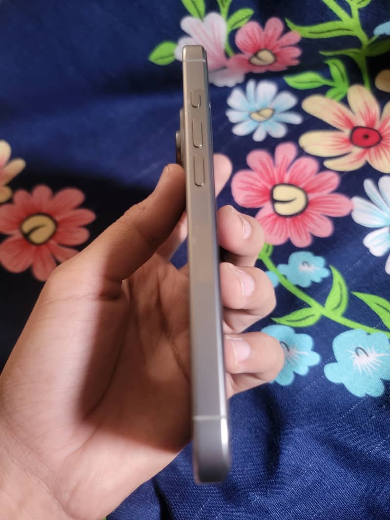 Apple iPhone 16 Pro 5