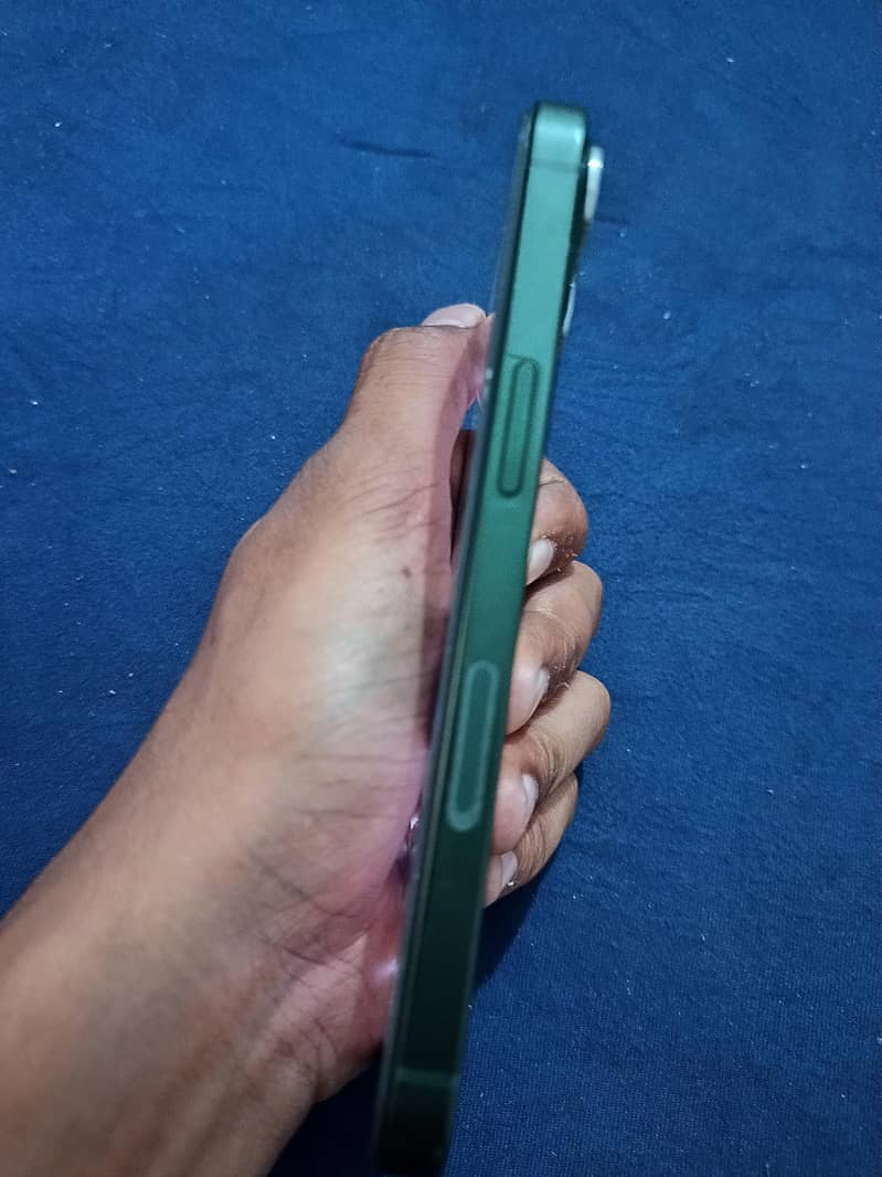 Apple iPhone 13 3