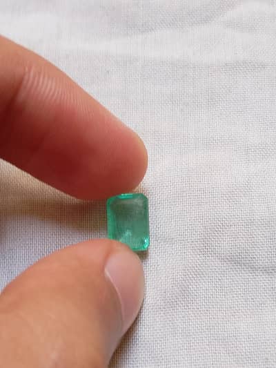 Natural Chitral emerald 2.70 carat no oil
