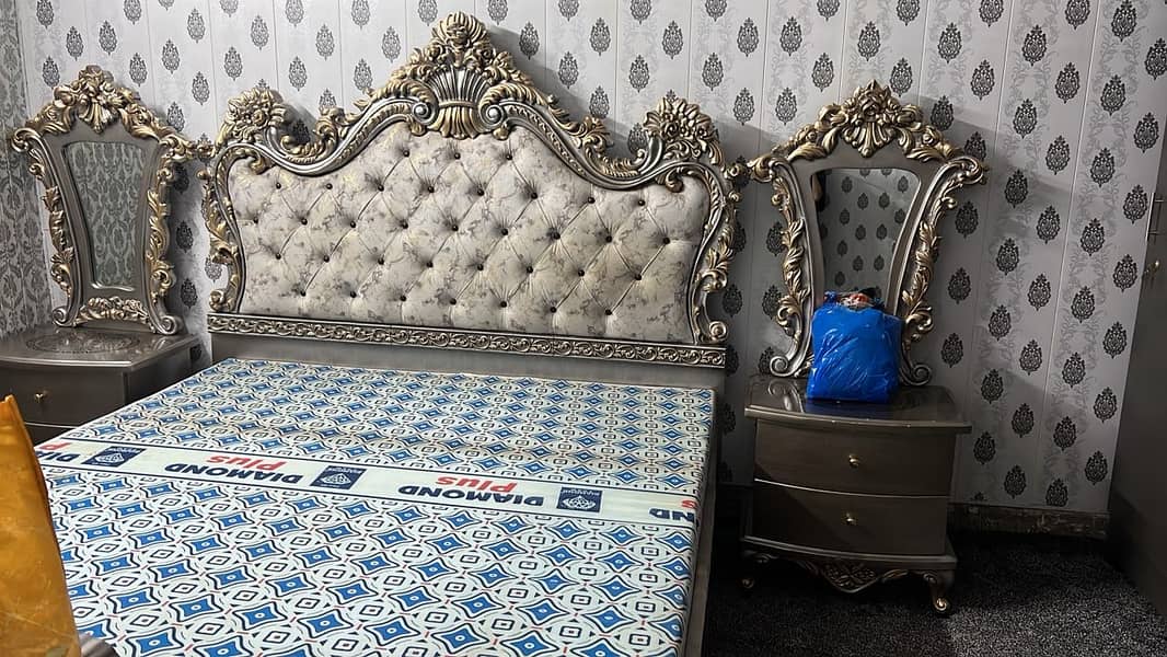 Bed + sidetables + dressing table 0