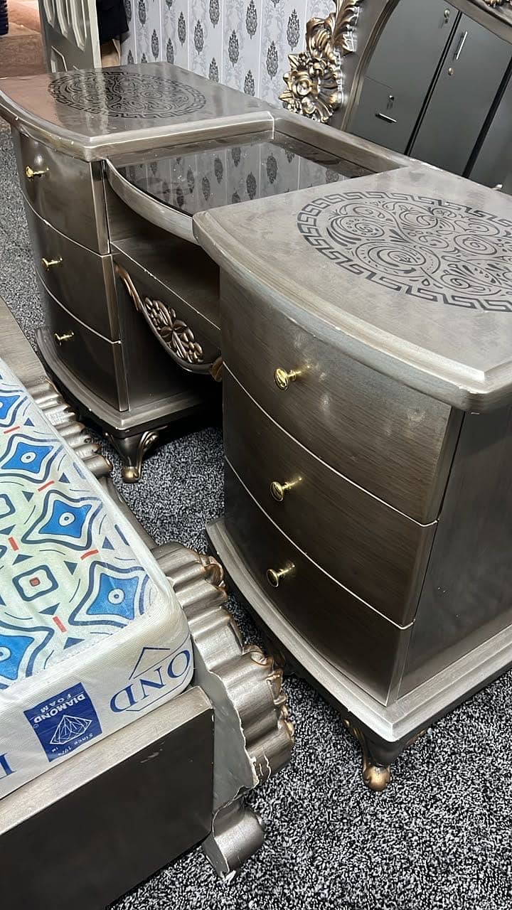 Bed + sidetables + dressing table 4