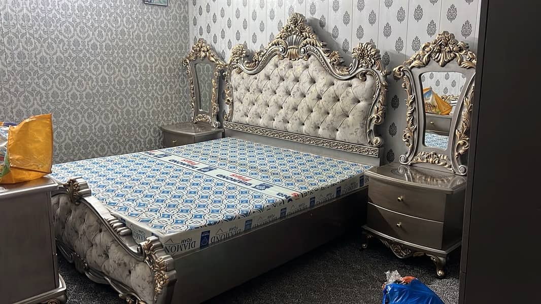 Bed + sidetables + dressing table 5