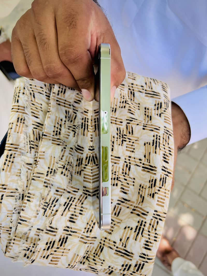 Apple iPhone 13 Pro 2