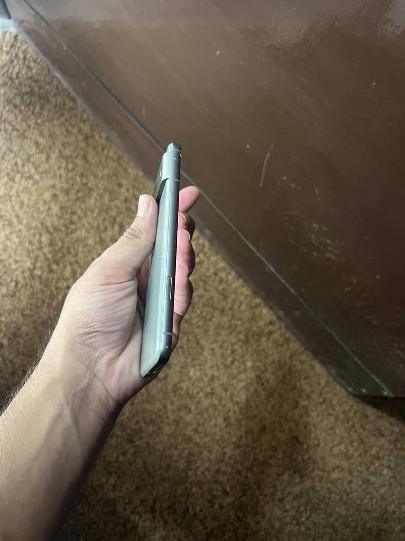Google Pixel 8 4