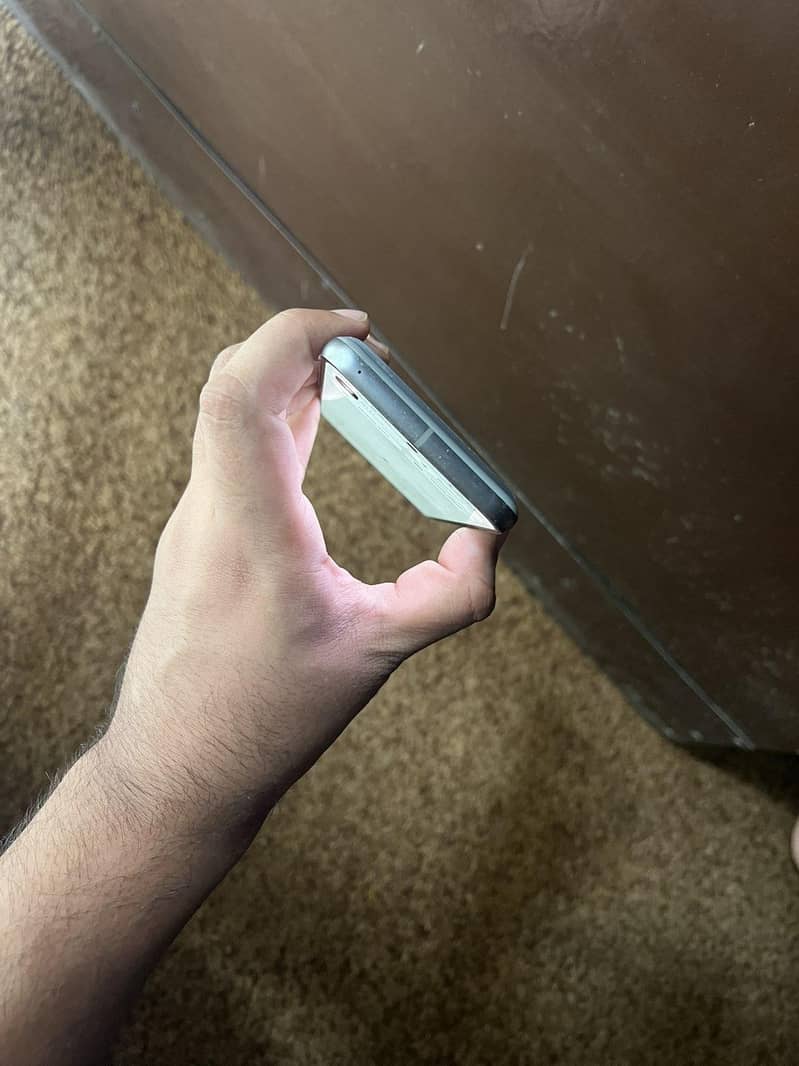 Google Pixel 8 6