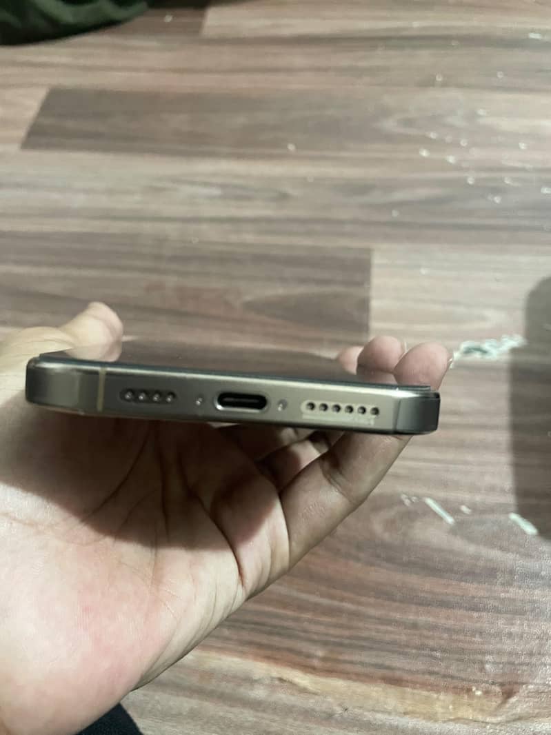 Apple iPhone 16 Pro Max 3
