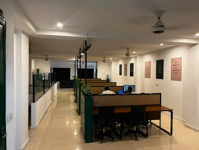 Female Receptionist Needed – Workpoint